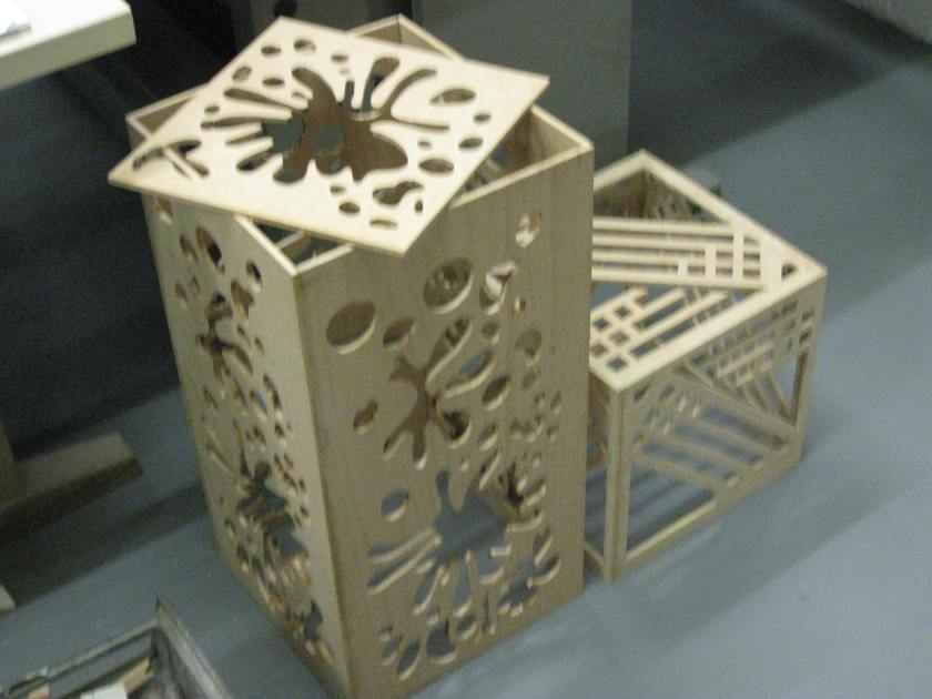 Cube et parallélépipède rectangle en cours de réalisation.