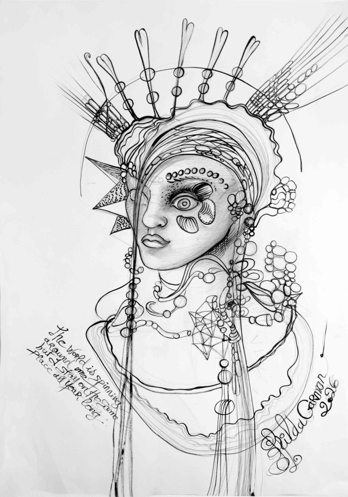 Illustration en noir et blanc d'un portrait féminin stylisé, avec des motifs complexes, des perles et des lignes sinueuses, accompagné d'une citation calligraphiée.